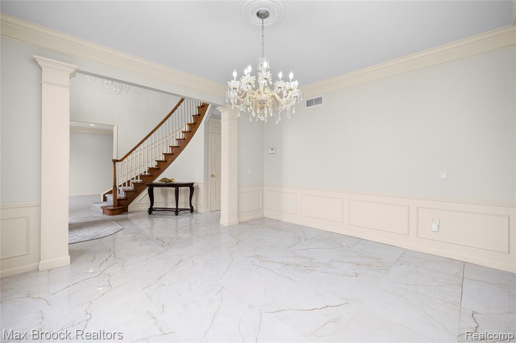7083 Chatham Court, West Bloomfield, MI — Photo 11