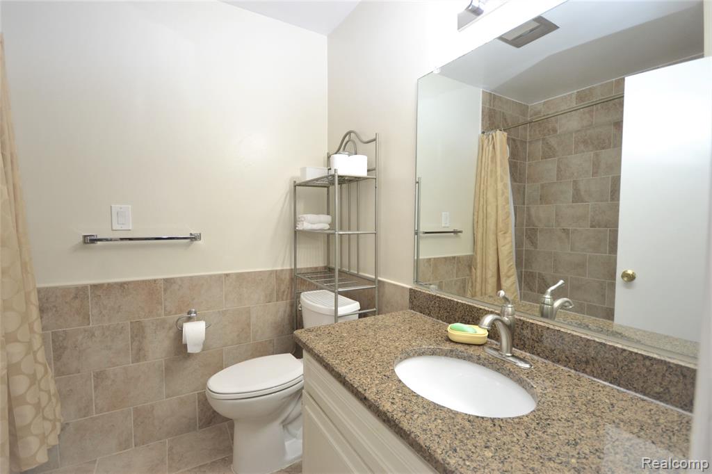 559 Fox Hills Drive N, Bloomfield Hills, MI 48304 — Photo 18