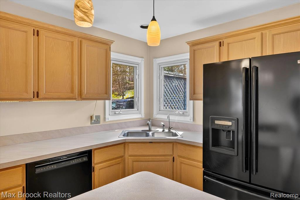 5001 Sylvanview Drive, Clarkston, MI 48348 — Photo 15