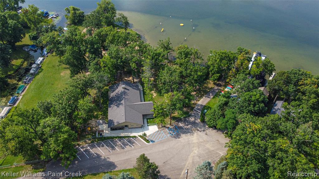 6903 Dandison Boulevard, West Bloomfield, MI 48324 — Photo 54