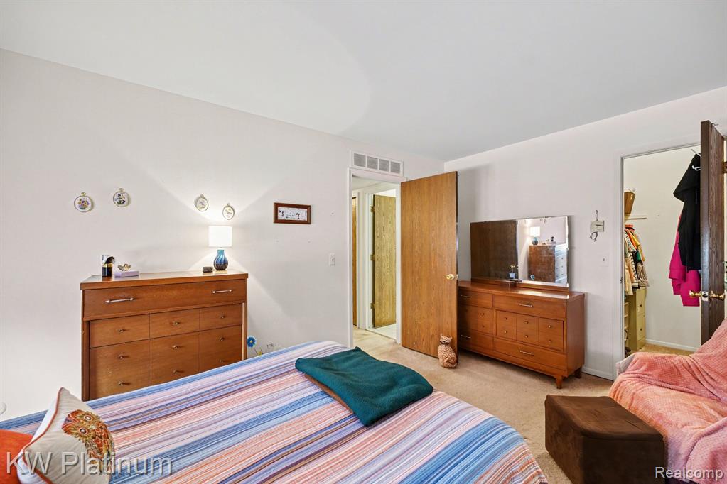 44566 N Bunker Hill Drive, 100, Clinton Twp, MI 48038 — Photo 14