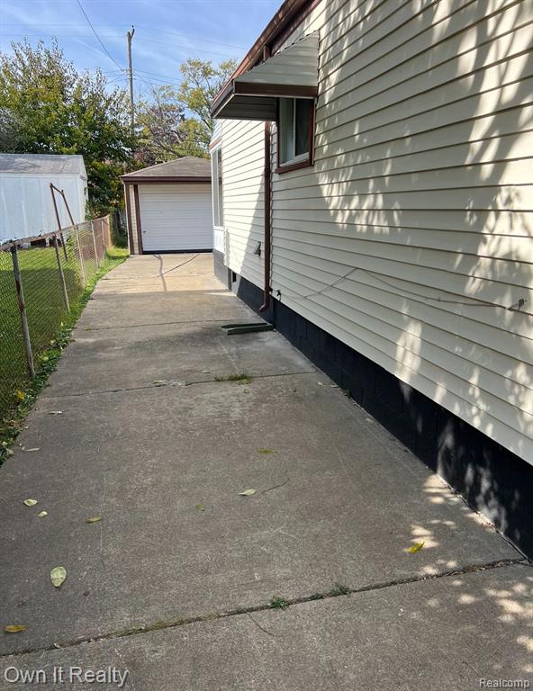 4976 BEDFORD Street, Dearborn Heights, MI 48125 — Photo 17