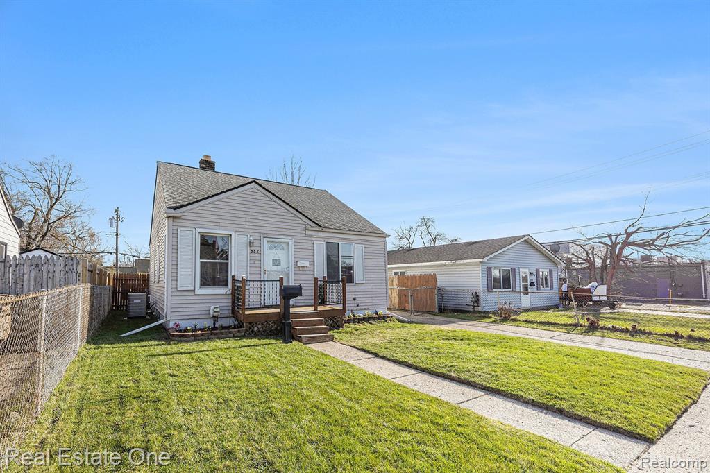 558 E TENNYSON Avenue, Pontiac, MI 48340 — Photo 3