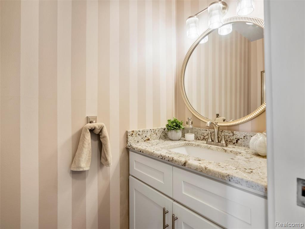 864 Dressler Lane, Rochester Hills, MI 48307 — Photo 37