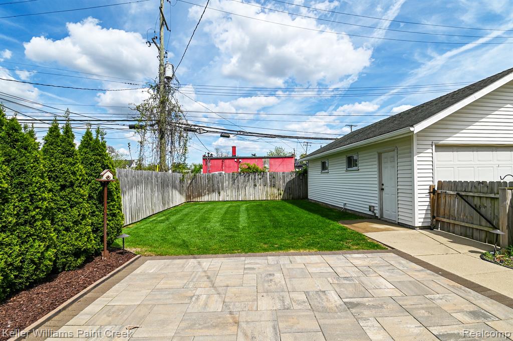 606 N CENTER Street, Royal Oak, MI 48067 — Photo 42