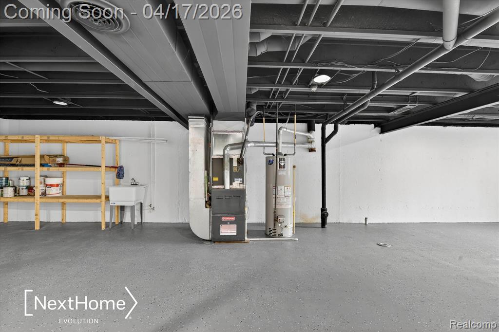321 Oxford Court, Belleville, MI 48111 — Photo 39