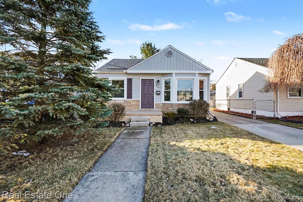 421 W Kalama Avenue, Madison Heights, MI 48071 — Photo 9