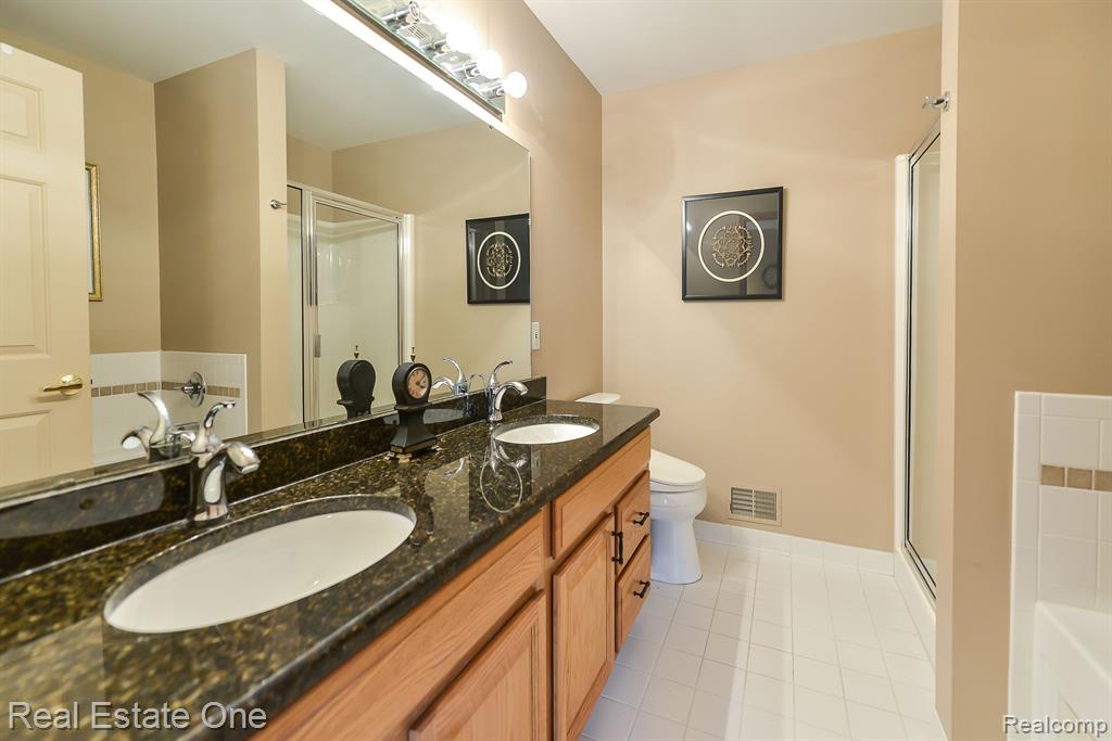 938 MILDRED J Court, Brighton, MI 48116 — Photo 23