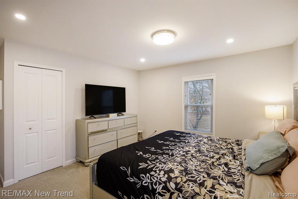 5748 Kingsfield Drive, West Bloomfield, MI — Photo 20