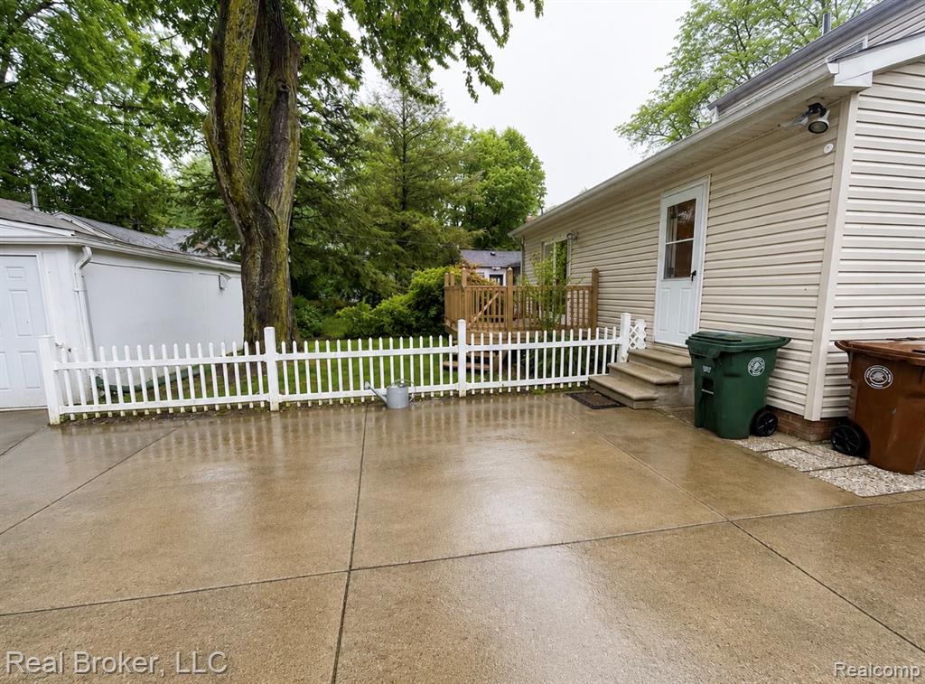 603 Vernier Road, Grosse Pointe Woods, MI 48236 — Photo 26