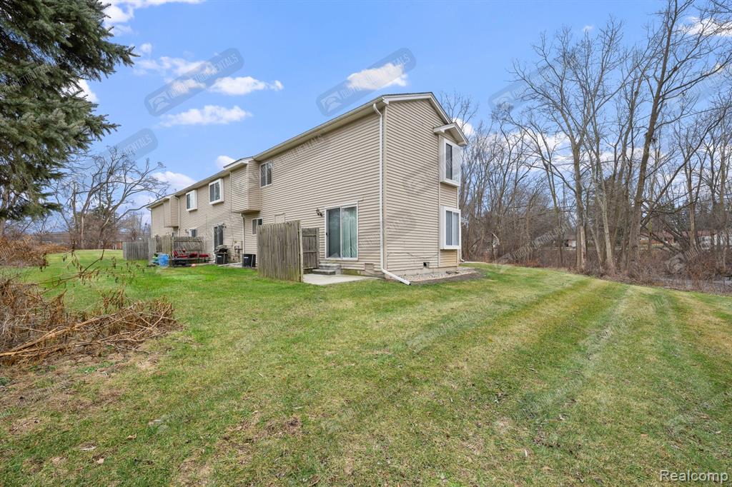 2249 S Commerce Road, Wolverine Lake, MI, 48390