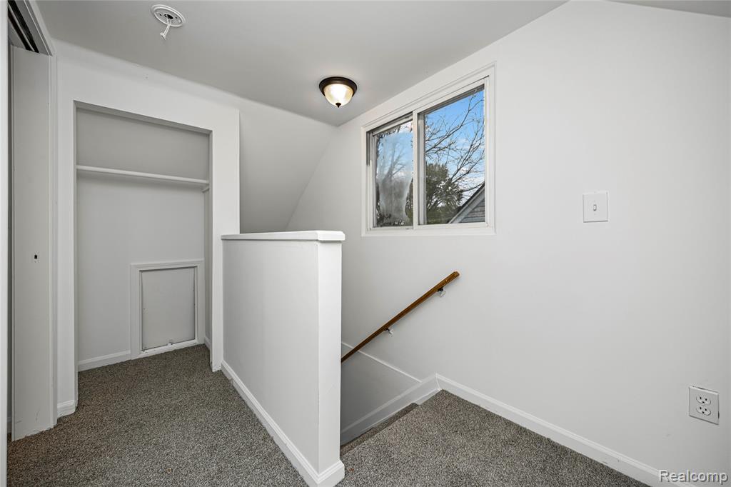 975 E Barrett Avenue, Madison Heights, MI 48071 — Photo 24