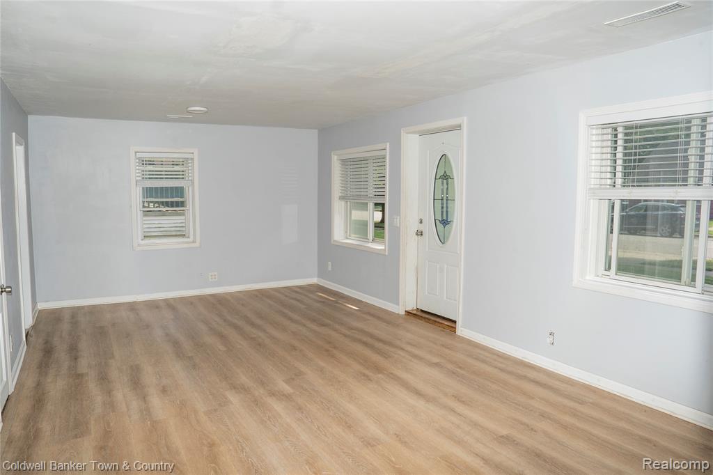 528 W Clinton Street, Howell, MI 48843 — Photo 4