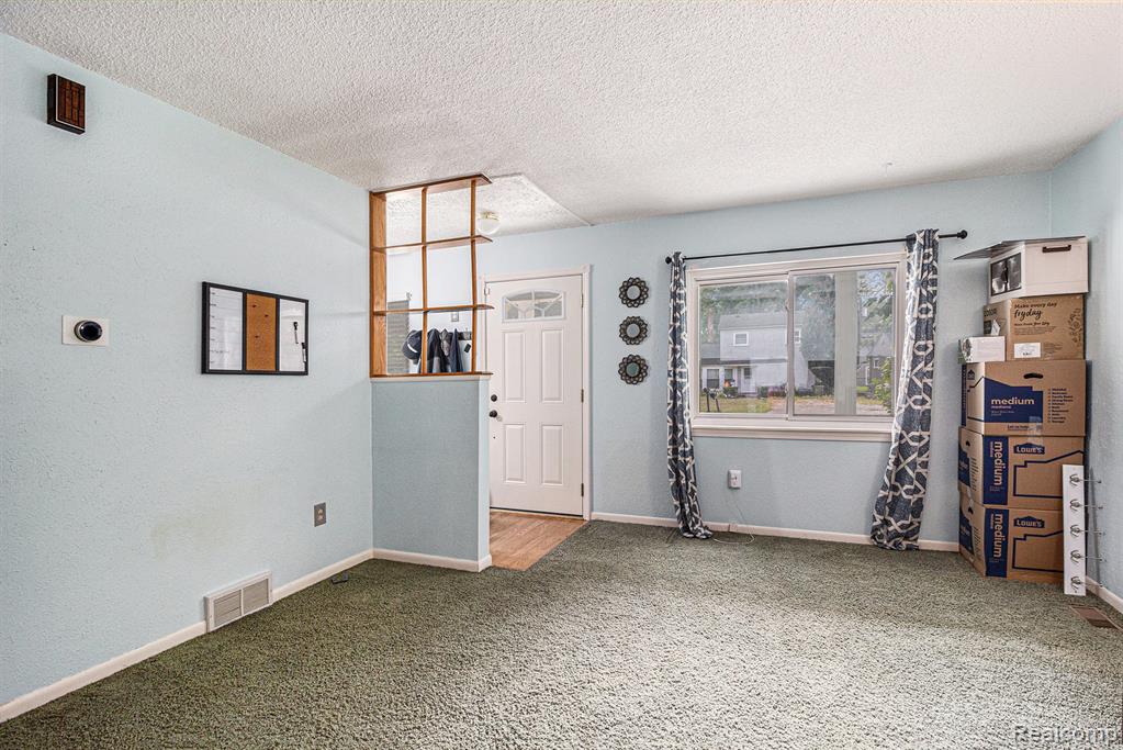 5524 Aylesbury Drive, Waterford, MI 48327 — Photo 10