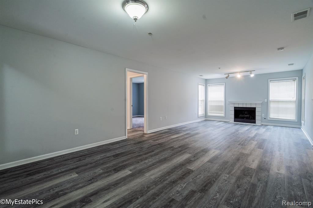 28231 CARLTON WAY Drive, Novi, MI 48377 — Photo 5