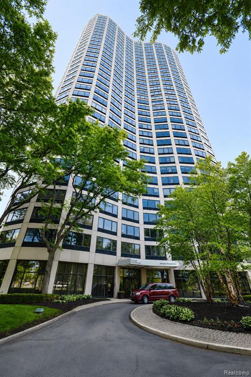 5000 Town Center, Southfield, MI 48075 — front exterior