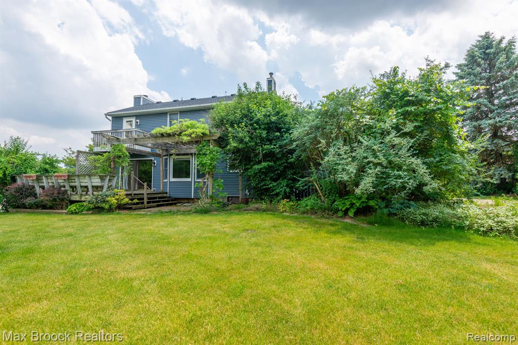 54320 BELCREST Drive, Milford, MI 48381 — Photo 44