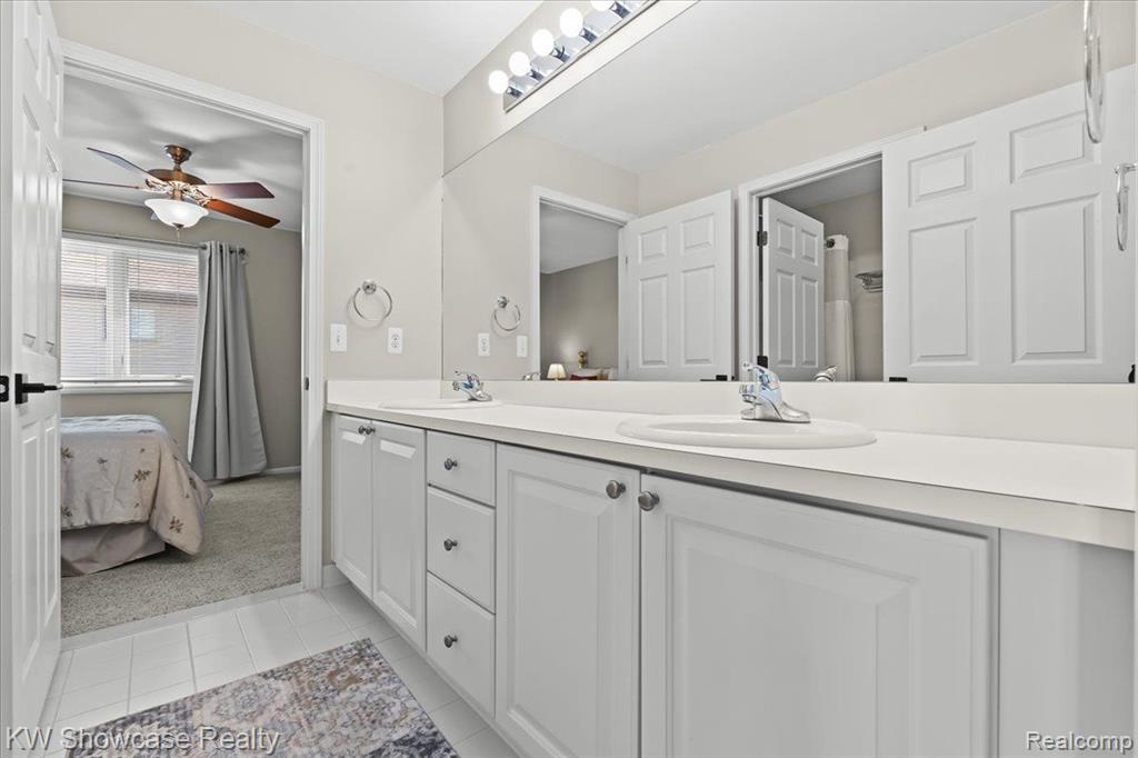 54771 GRENELEFE Circle E, South Lyon, MI 48178 — Photo 29