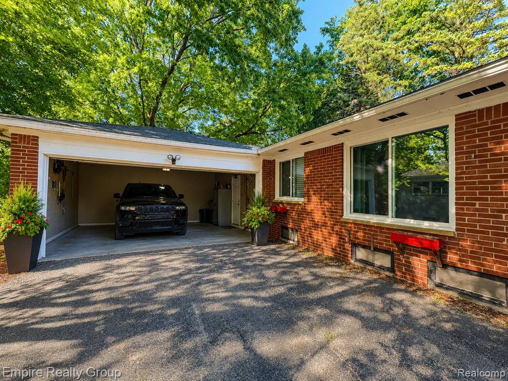 17300 Buckingham Avenue, Beverly Hills, MI 48025 — Photo 4