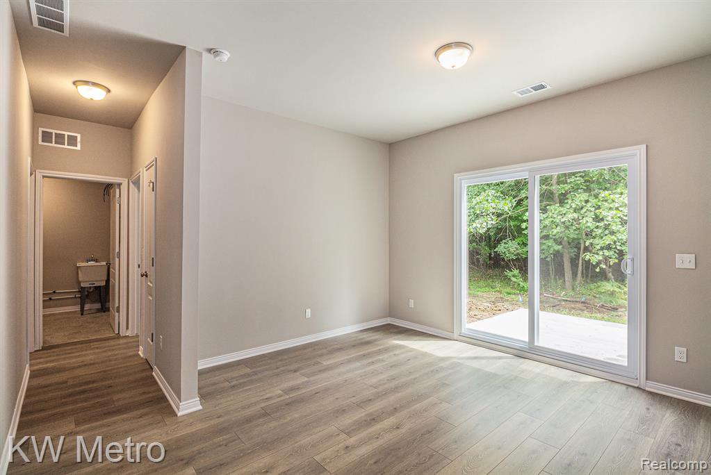 215 Whispering Pines Drive, 12, Fenton, MI 48430 — Photo 13