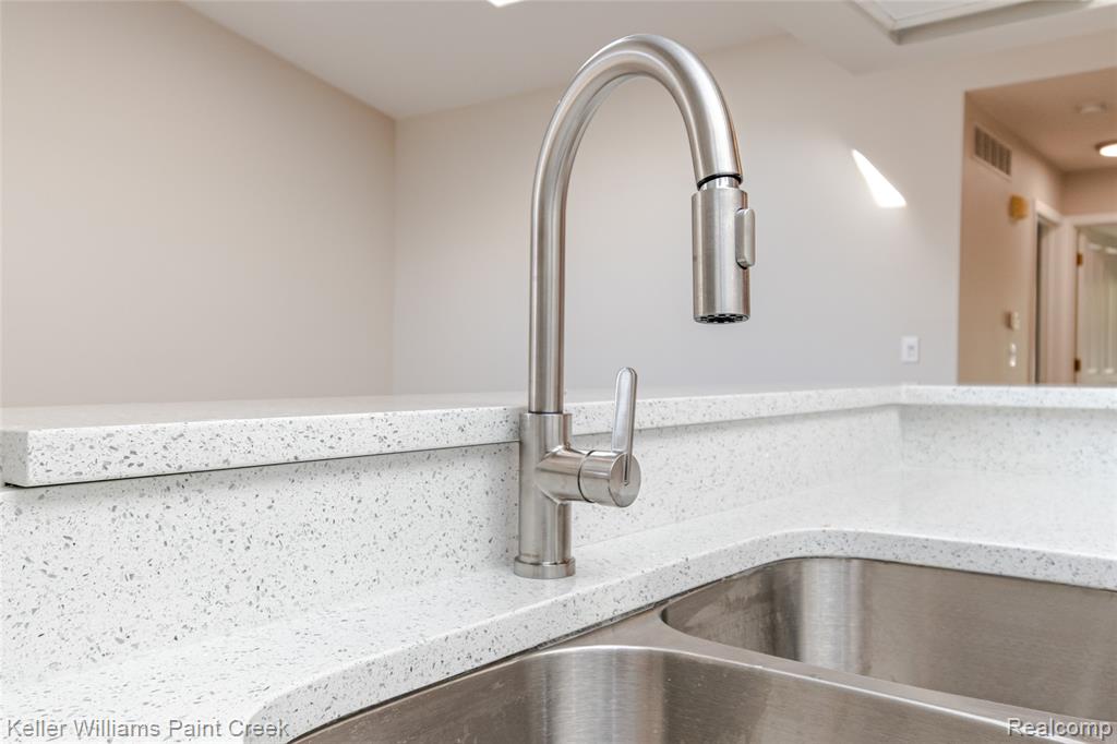 48619 Sugarbush Court, Shelby Twp, MI 48315 — Photo 13