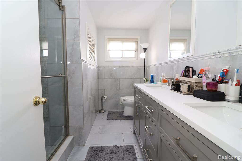 693 CRONIN Drive, Dearborn Heights, MI 48127 — Photo 21