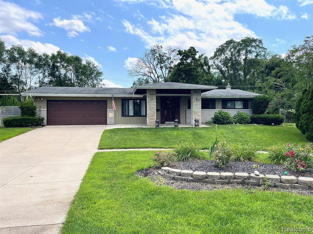 8488 ROBINWOOD Circle, Shelby Twp, MI 48317 — front exterior