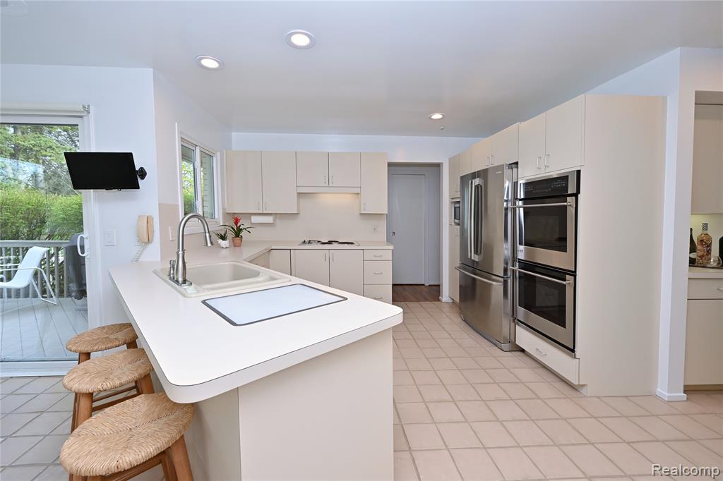 6020 Orchard Ridge Court, West Bloomfield, MI — Photo 11