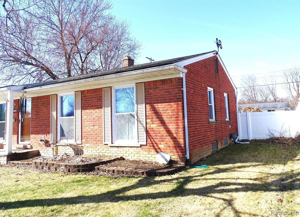 5232 GREENLEAF Drive, Swartz Creek, MI 48473 — Photo 16