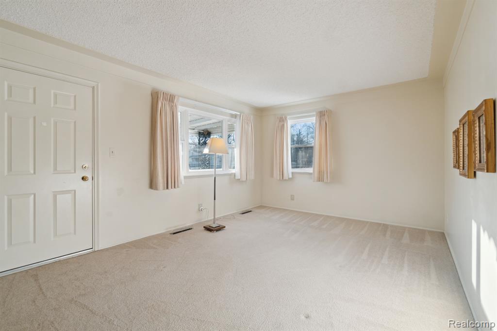 4240 BRISTOLWOOD Drive, Flint, MI 48507 — Photo 5