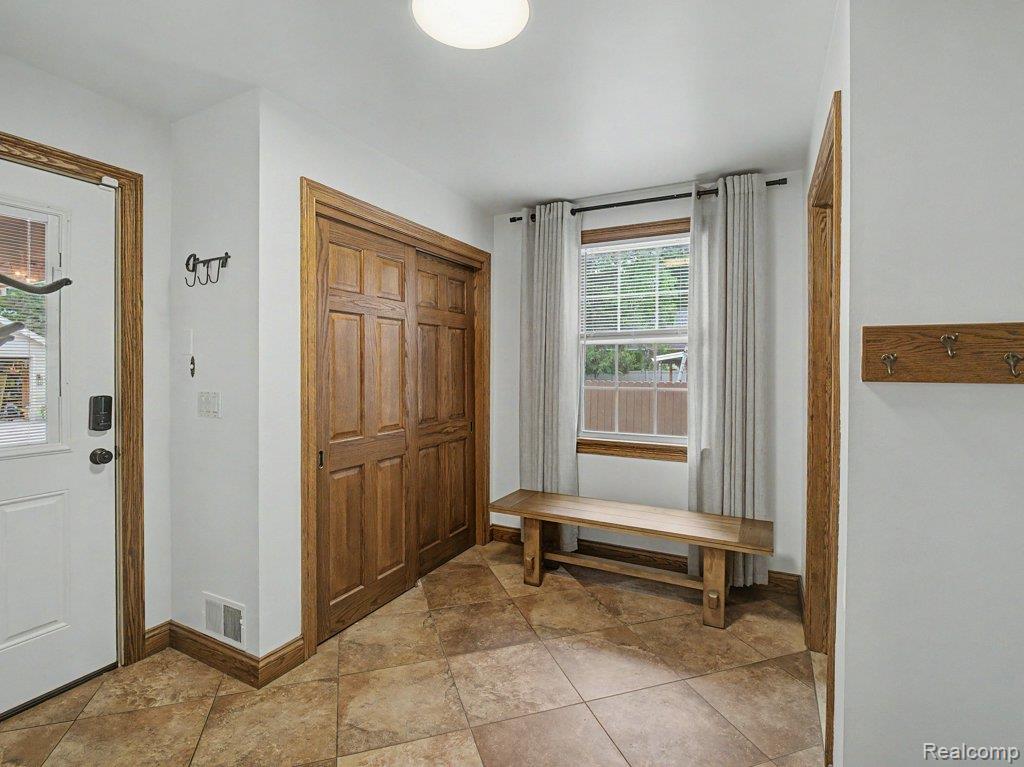 1010 Genesee Drive, Royal Oak, MI 48073 — Photo 18
