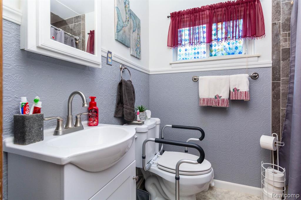 509 Cleophus Parkway, Lincoln Park, MI 48146 — Photo 11