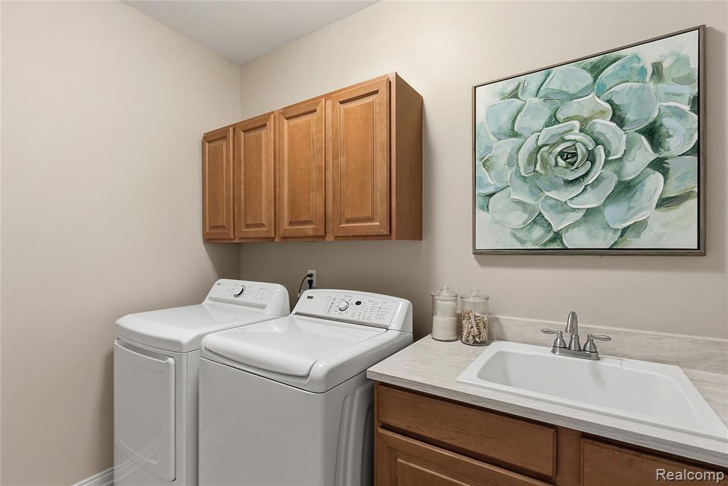966 Majestic Drive, Rochester Hills, MI 48306 — Photo 35