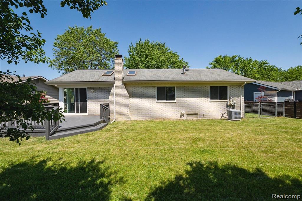 44259 N UMBERLAND Circle, Canton, MI 48187 — Photo 47