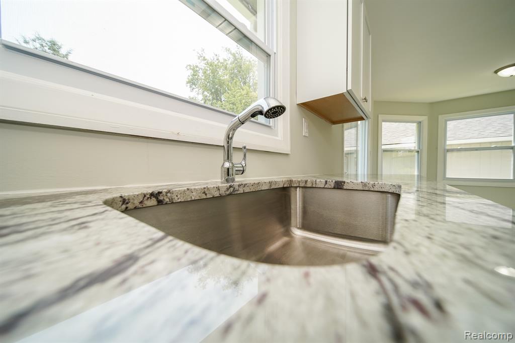 4865 Huston Drive, Lake Orion, MI — Photo 15