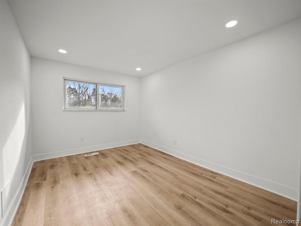 7011 WHITE PINE Drive, Bloomfield Hills, MI 48301 — Photo 18