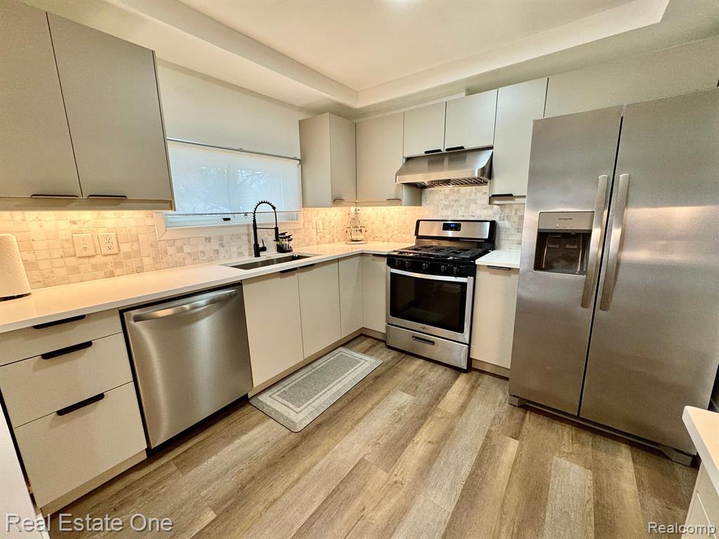 571 ANDRESEN Court, Hazel Park, MI 48030 — Photo 8