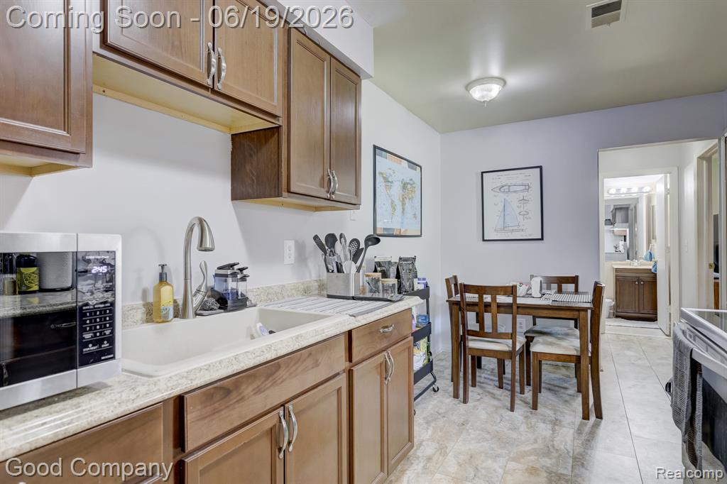 43244 Mound Road, 2, Sterling Heights, MI 48314 — Photo 10