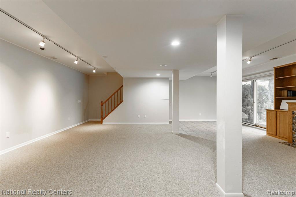 825 E WARDLOW Road, Highland, MI 48356 — Photo 42