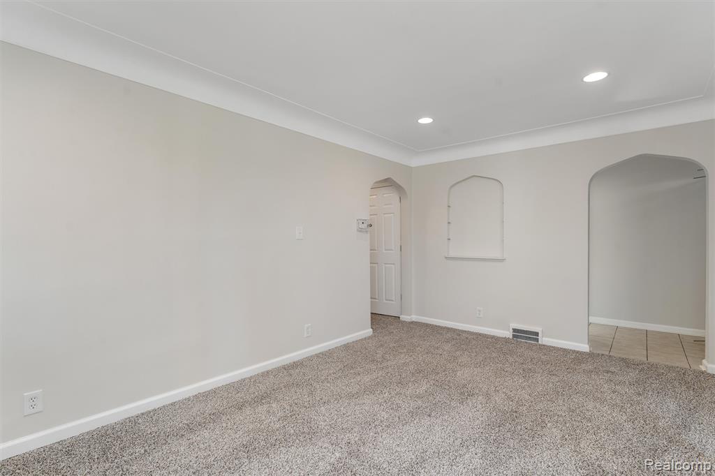 19168 Berden, Grosse Pointe, MI 48236 — Photo 5