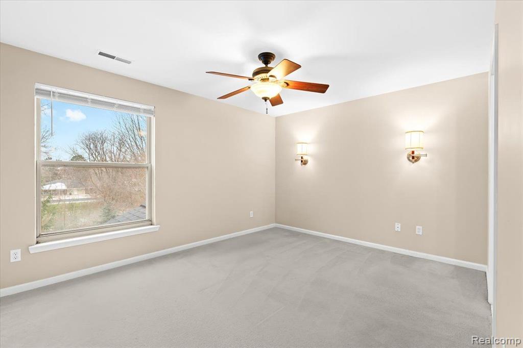 1039 FOUNTAIN VIEW Circle, South Lyon, MI 48178 — Photo 12
