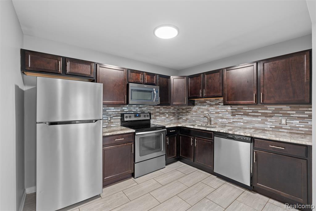 4127 Kent Rd, Royal Oak, MI 48073 — Photo 4