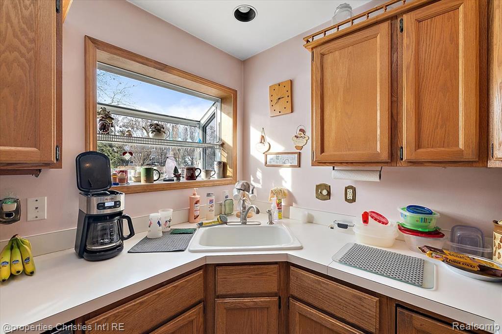 9005 Marlowe Avenue, Plymouth, MI 48170 — Photo 12