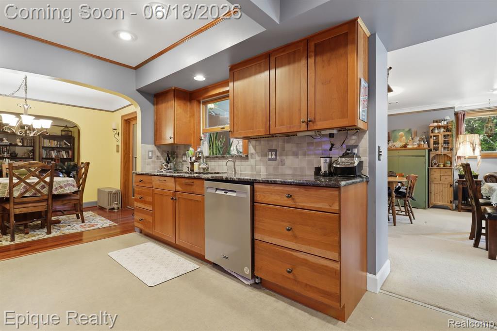 21085 Metroview Road, Farmington, MI 48335 — Photo 7