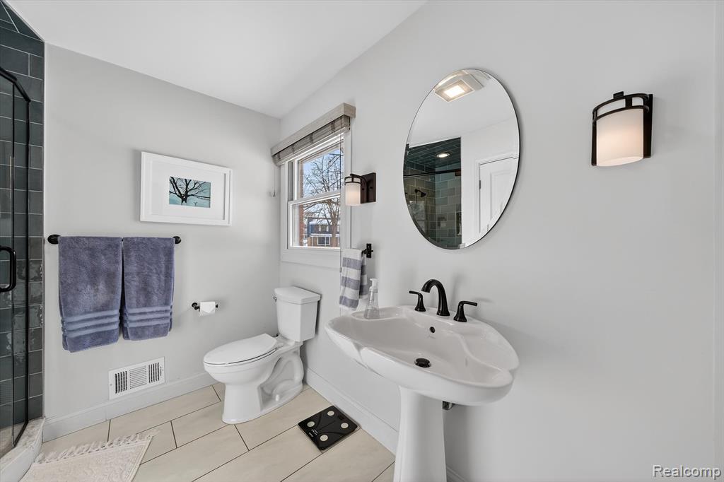 5397 Sutton Place, Grand Blanc, MI 48439 — Photo 21