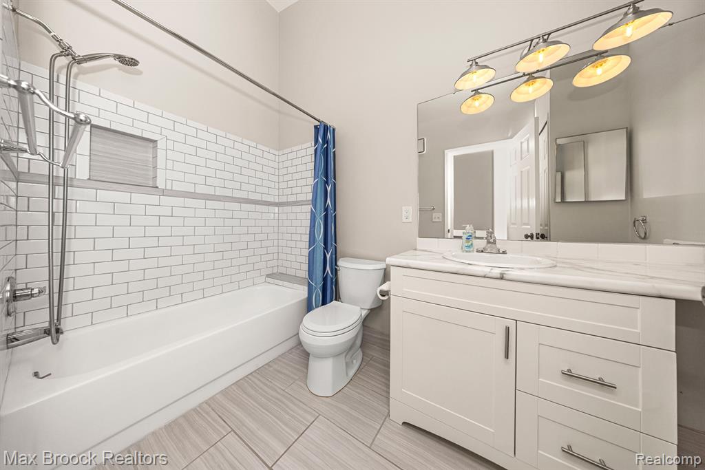 31139 COUNTRY, Farmington Hills, MI 48331 — Photo 32