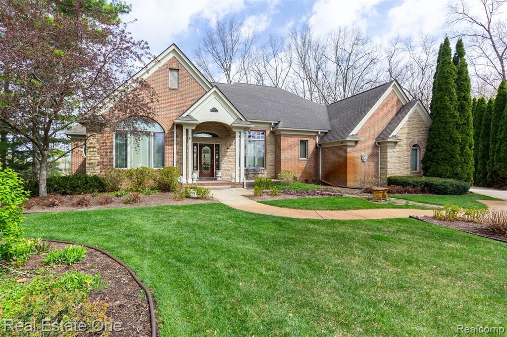 10215 Mill Pointe Drive, Goodrich Vlg, MI — Photo 2