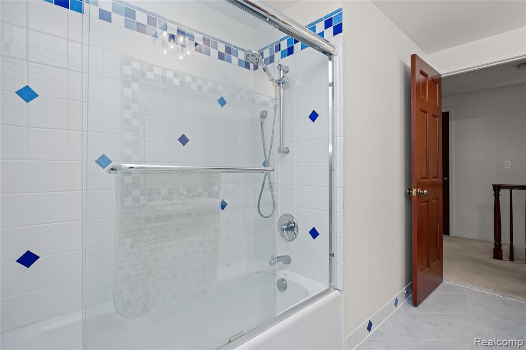 4700 S Valleyview Road, West Bloomfield, MI 48323 — Photo 29