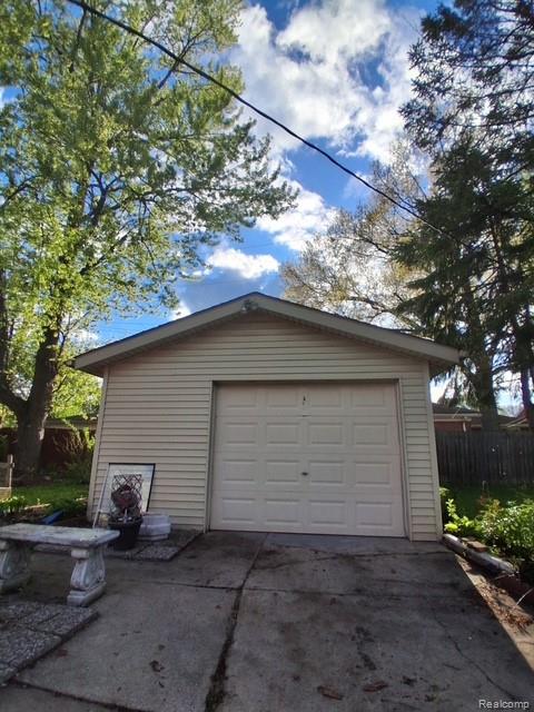 24231 Jerome Street, Oak Park, MI 48237 — Photo 27