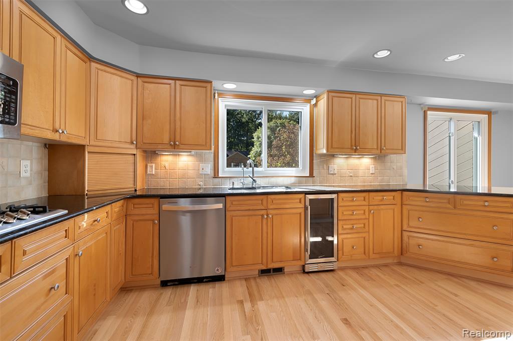 8830 Voigt Avenue, Grosse Ile, MI 48138 — Photo 12